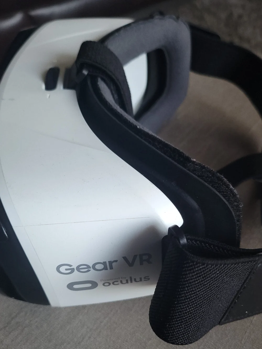 Samsung Black and White Smartphone VR Headset with Head Strap
